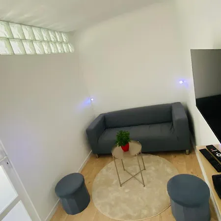 Apartment Joli 3pieces Refait A Neuf Et Tres Bien Situe *