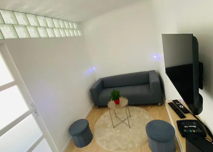 Apartment Joli 3pieces Refait A Neuf Et Tres Bien Situe *